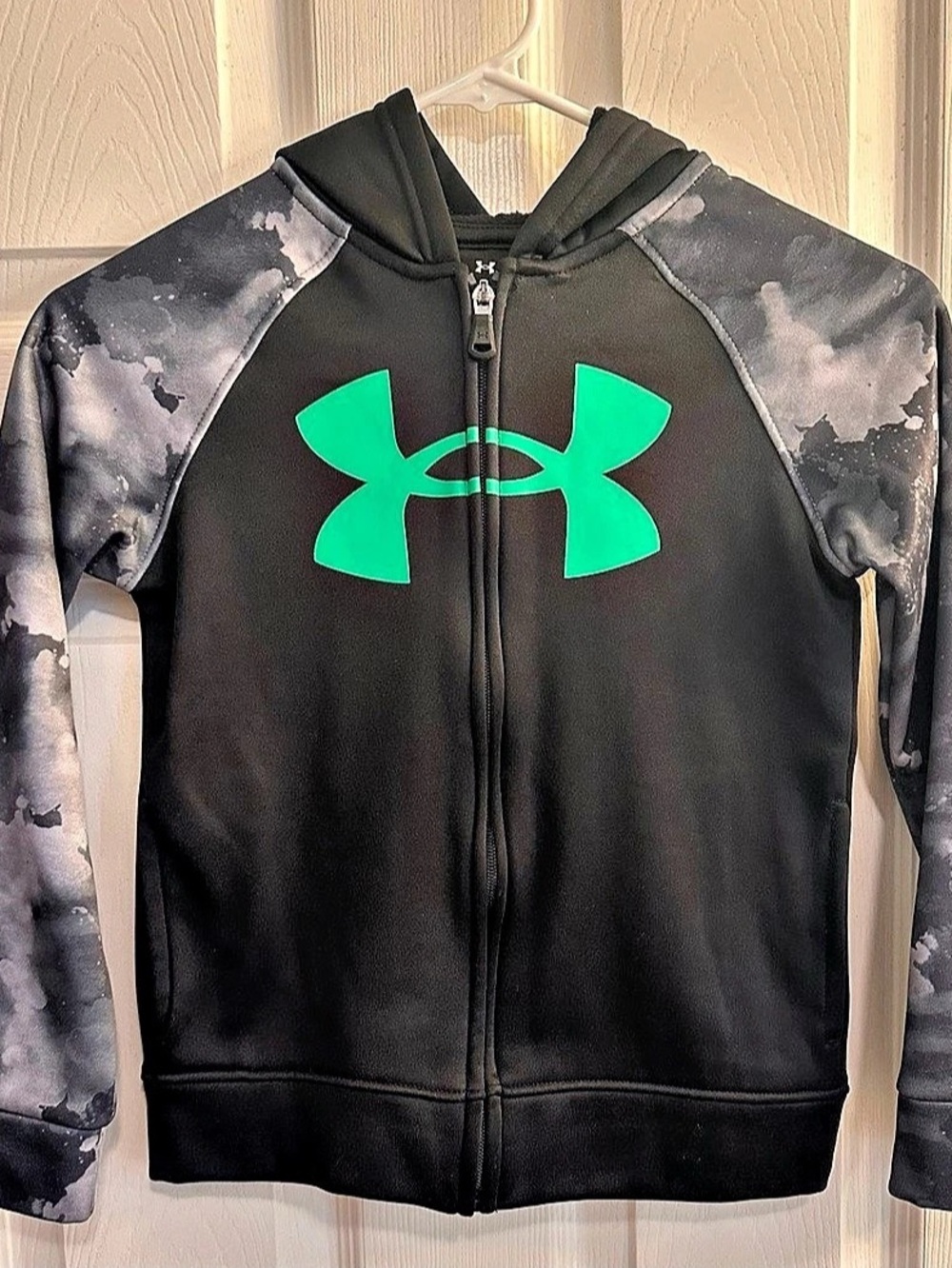 Under Armour Boys Size 7 Black & Gray Camo Hoodie